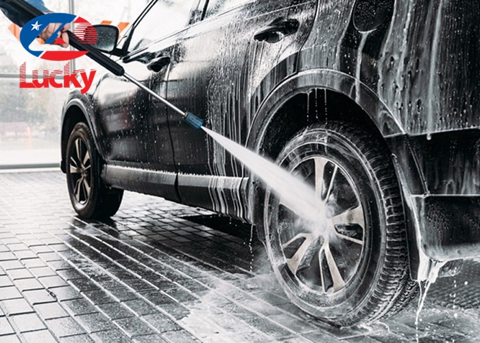 bo-rua-xe-o-to-ket-hop-cham-soc-xe-1