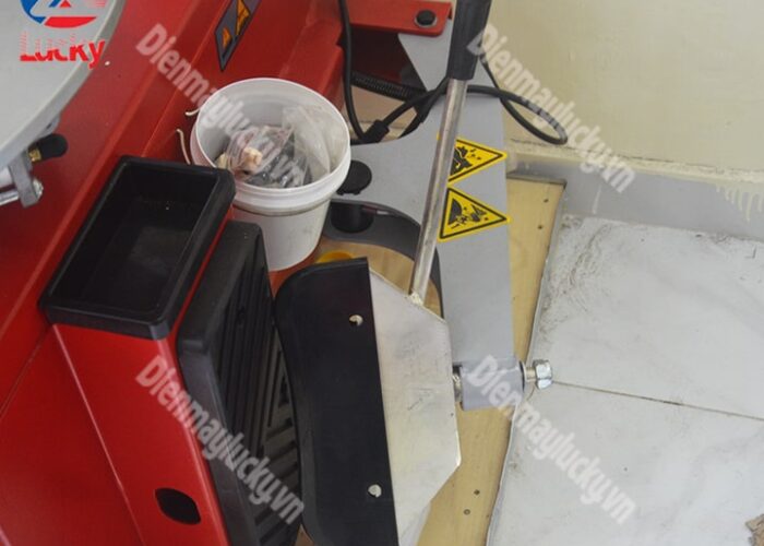 Máy Ra Vào Lốp Tc 820e (1) Min Máy Ra Vào Lốp Tc 820e (1) Min