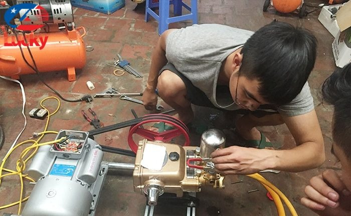 cach-thay-dau-may-rua-xe-day-dai-6