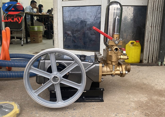 dau-bom-may-rua-xe-dai-loan-ls557-4