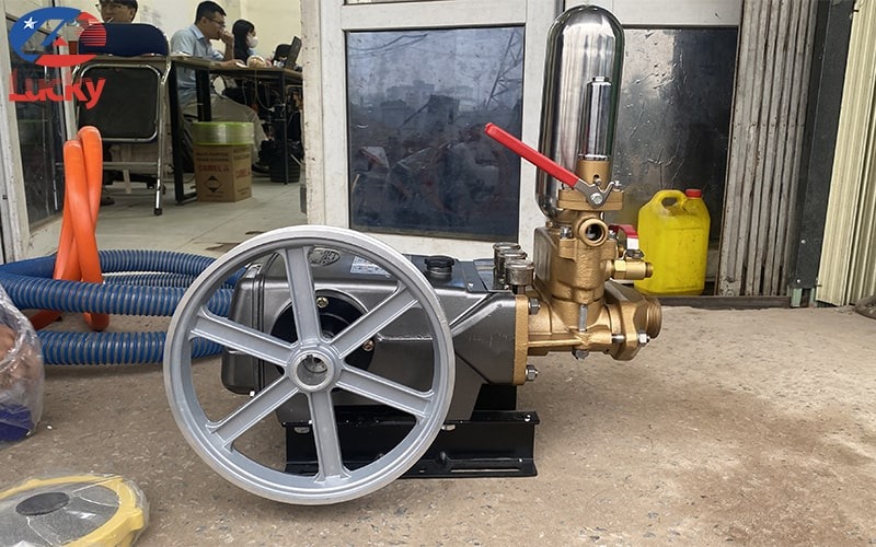 Đầu máy rửa xe dây đai LS557