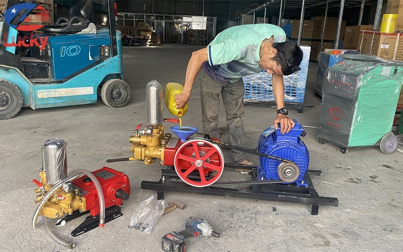 Đầu bơm rửa xe dây đai HL120