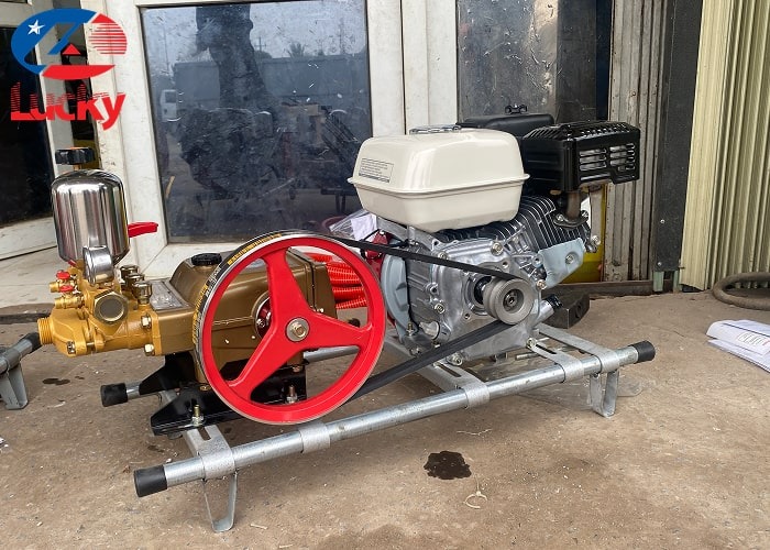 máy rửa xe chạy xăng 6.5hp
