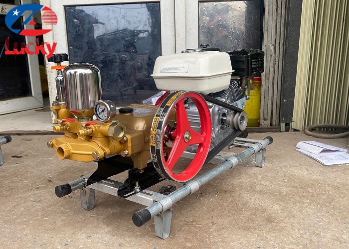 máy rửa xe chạy xăng 6.5hp