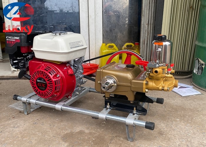 máy rửa xe chạy xăng 6.5hp