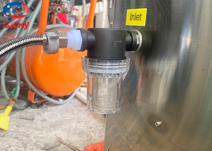 may-rua-xe-hoi-nuoc-nong-lucky-9kw-6