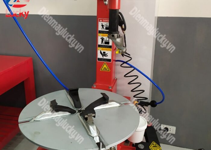 Máy Ra Vào Lốp Xe Tải Rotaly Ry 811 (3) Min Máy Ra Vào Lốp Xe Tải Rotaly Ry 811 (3) Min