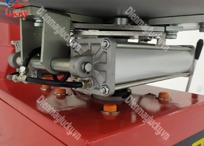 Máy Ra Vào Lốp Xe Tải Rotaly Ry 824 (8) Min Máy Ra Vào Lốp Xe Tải Rotaly Ry 824 (8) Min