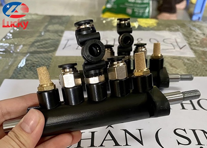 Van chia hơi máy ra vào lốp chân treo