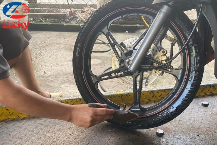 cach-lam-lop-xe-den-nhu-moi-5