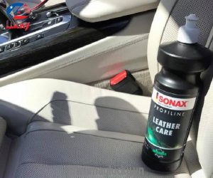 dung-dich-ve-sinh-ghe-da-o-to-1