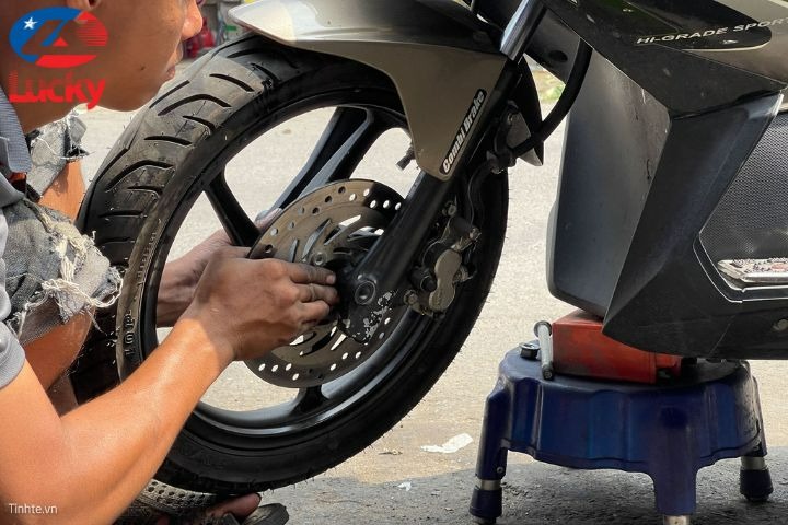 cach-kiem-tra-lop-xe-may-non-hoi