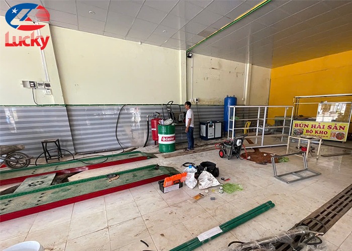 Cầu nâng 1 trụ dương nền chữ H