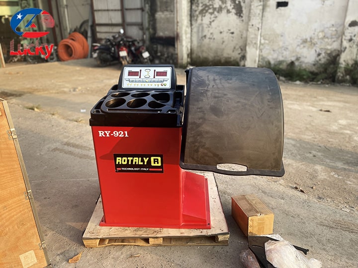 may-can-bang-lop-xe-o-to-tai-ranger-ry-921-4