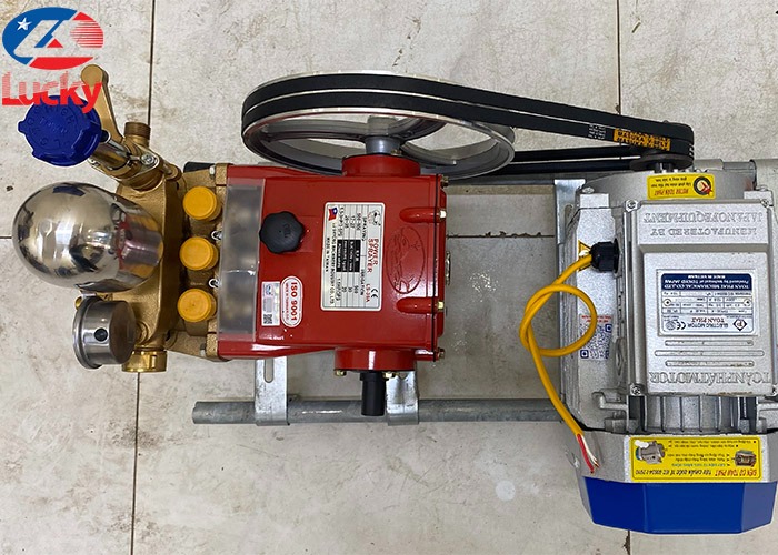 Máy rửa xe dây đai LS22