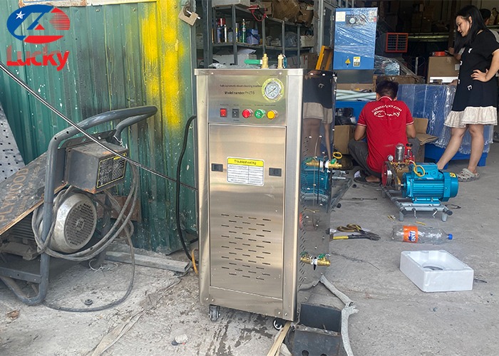 Máy rửa xe hơi nước nóng Lucky 15kw