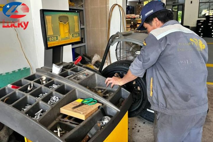 cach-su-dung-may-can-bang-lop