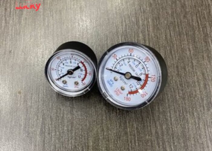 dong-ho-may-rua-xe-5 Bộ phận kết nối đồng hồ với động cơ máy.
