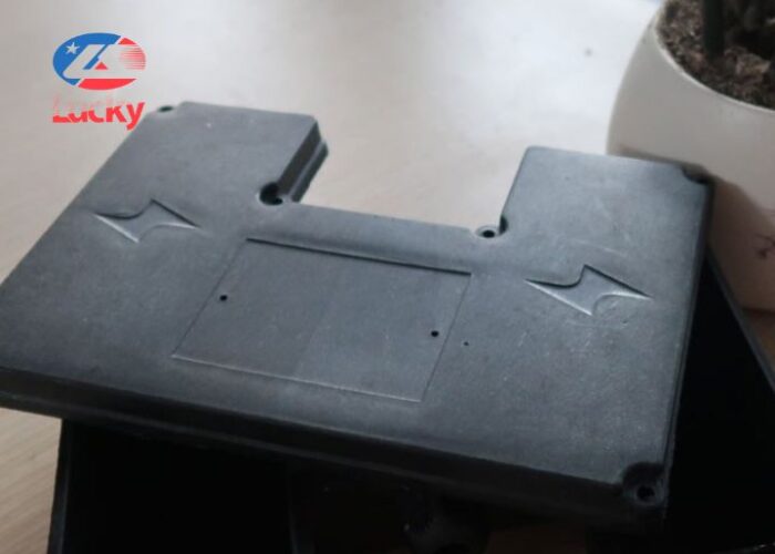 Thiết bị được trang bị nắp đậy kín