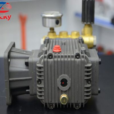 Độ dày của thước thăm dầu rơi vào khoảng từ 2-5mm.