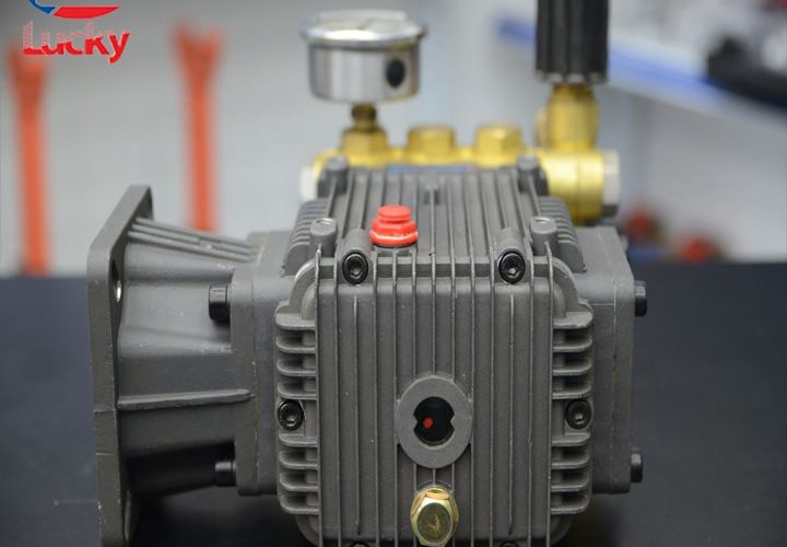 Độ dày của thước thăm dầu rơi vào khoảng từ 2-5mm.