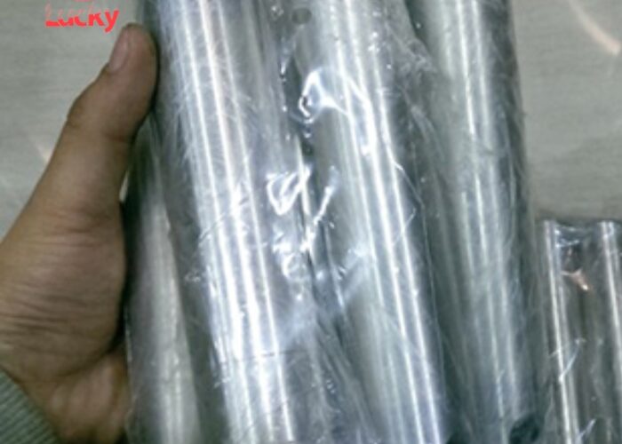 piston-may-rua-xe-2 Sản phẩm được làm từ inox cho khả năng chịu áp lực cực tốt.