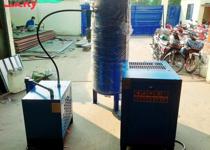 lap-dat-he-thong-khi-nen-truc-vit-bien-tan-10hp-cho-xuong-co-khi-tai-binh-chanh (2)-1677573589 lap-dat-he-thong-khi-nen-truc-vit-bien-tan-10hp-cho-xuong-co-khi-tai-binh-chanh (2)-1677573589