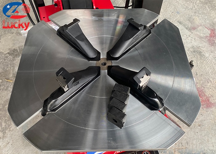 Máy làm lốp ô tô LK1000 có tay hỗ trợ