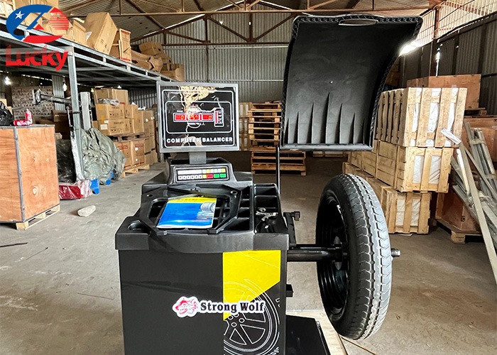 Máy cân bằng lốp lazer Lucky L804