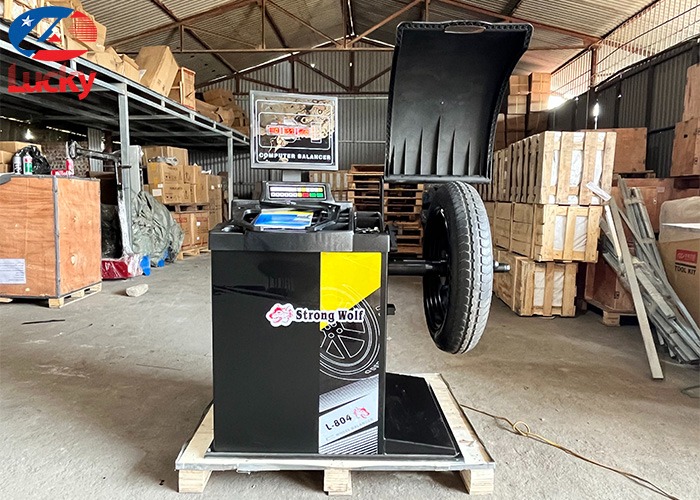 Máy cân bằng lốp lazer Lucky L804