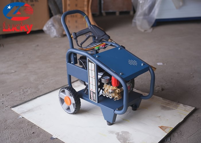 Máy rửa xe 2.5kw Lucky 2100