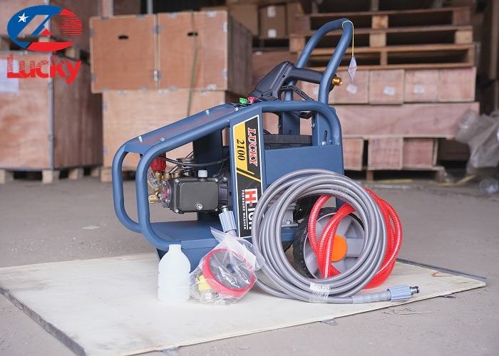Máy rửa xe 2.5kw Lucky 2100