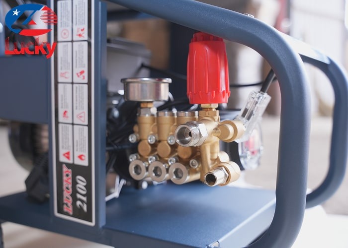 Máy rửa xe 2.5kw Lucky 2100