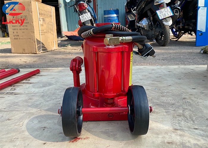 con đội khí nén 30 tấn