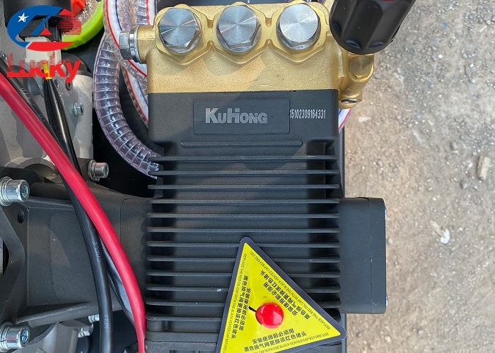 máy rửa xe chạy dầu 10hp Lucky