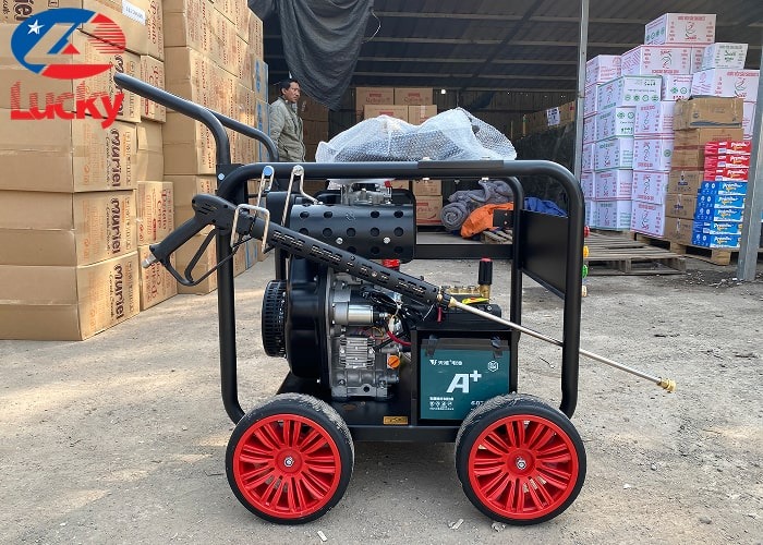 máy rửa xe chạy dầu 10hp Lucky