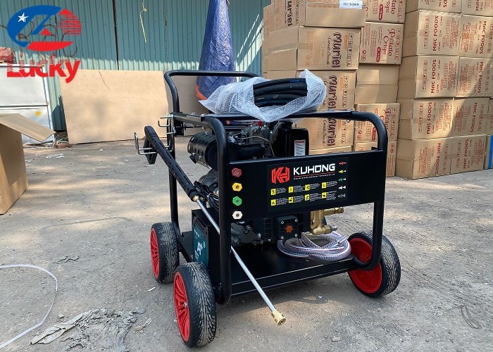 máy rửa xe chạy dầu 10hp Lucky