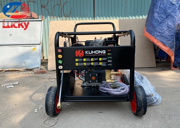 máy rửa xe chạy dầu 10hp Lucky