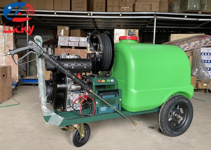 Máy rửa xe chạy xăng 13hp có bình chứa nước Lucky