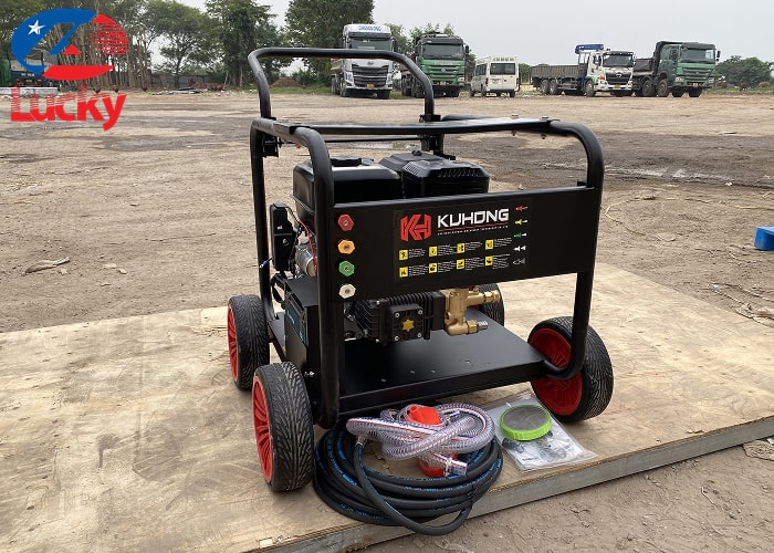 may-rua-xe-chay-xang-15hp-lucky-10