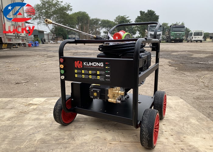 may-rua-xe-chay-xang-15hp-lucky-5