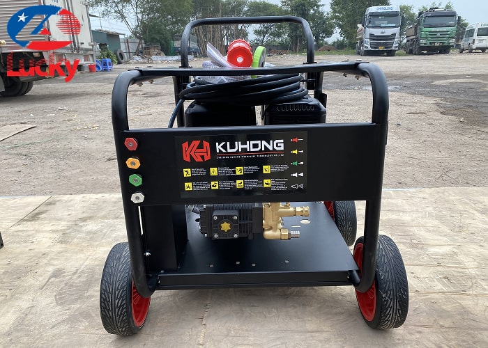 may-rua-xe-chay-xang-15hp-lucky-9