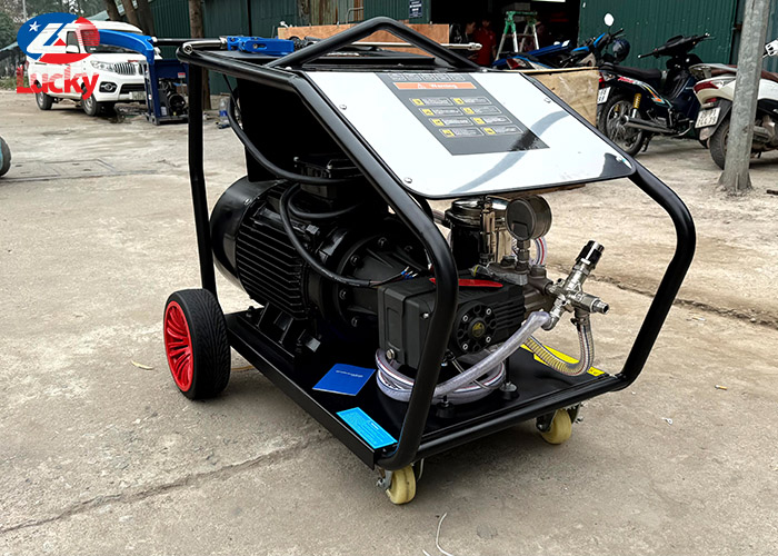 may-rua-xe-sieu-cao-ap-27kw-700bar-lk10050psi-2