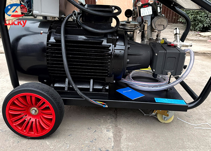 may-rua-xe-sieu-cao-ap-27kw-700bar-lk10050psi-4