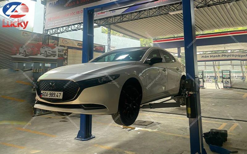 bo-cham-soc-o-to-chuyen-nghiep-3-rua-cau-2-rua-thuong-4-noi-that