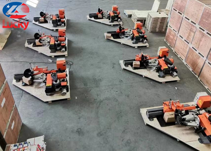 May-ra-vao-lop-xe-tai-hang-nang-LN230 (3)