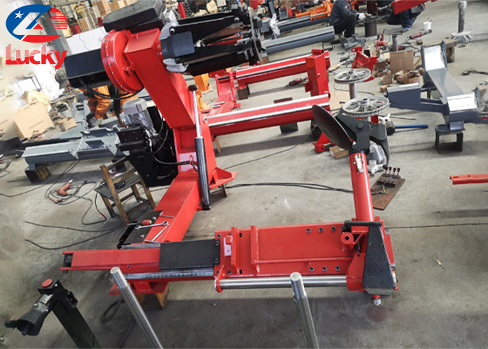 May-ra-vao-lop-xe-tai-hang-nang-LN230 (8)