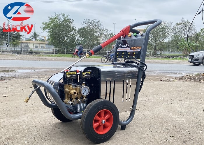 bo-rua-xe-may-chuyen-nghiep-ket-hop-o-to-con-1