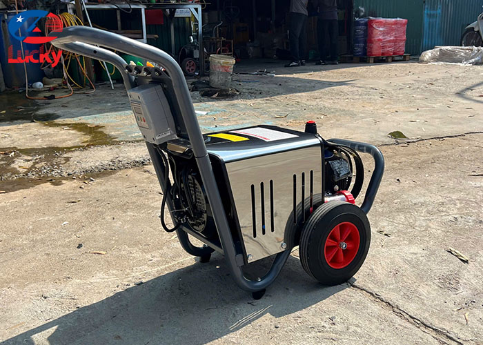 may-rua-xe-cao-ap-lucky-4kw-lk2600psi-220v-3 may-rua-xe-cao-ap-lucky-4kw-lk2600psi-220v-3
