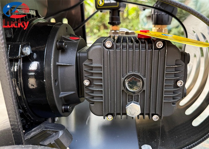 Máy rửa xe cao áp tự ngắt Lucky 2200PSI 3kw